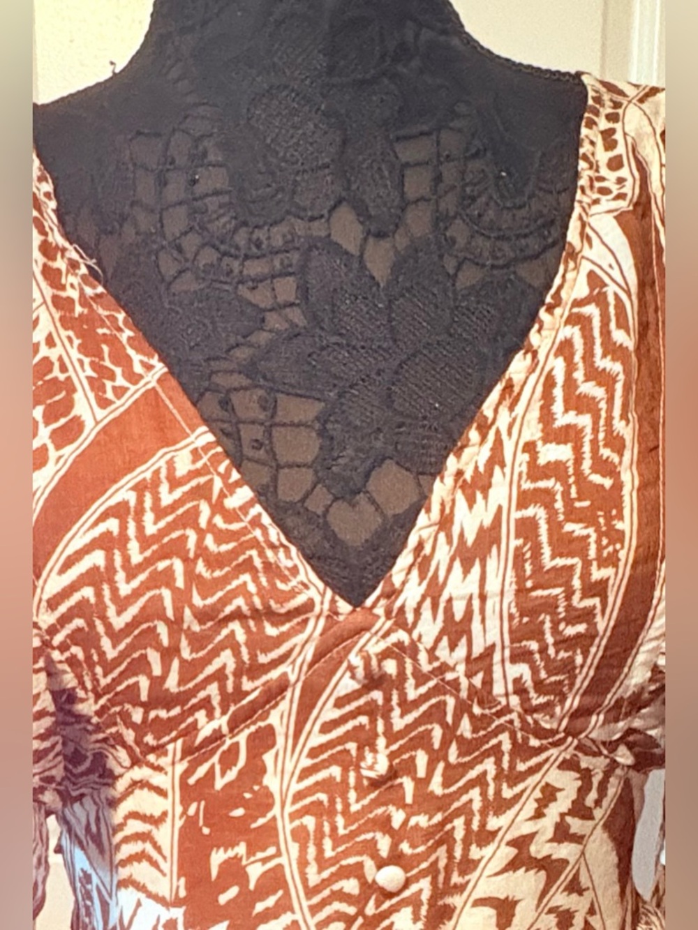 Karlie GEOMETRIC TRIBAL VNECK RUFFLE BROWN AND CREAM MIDI DRESS Size Small - Picture 3 of 12
